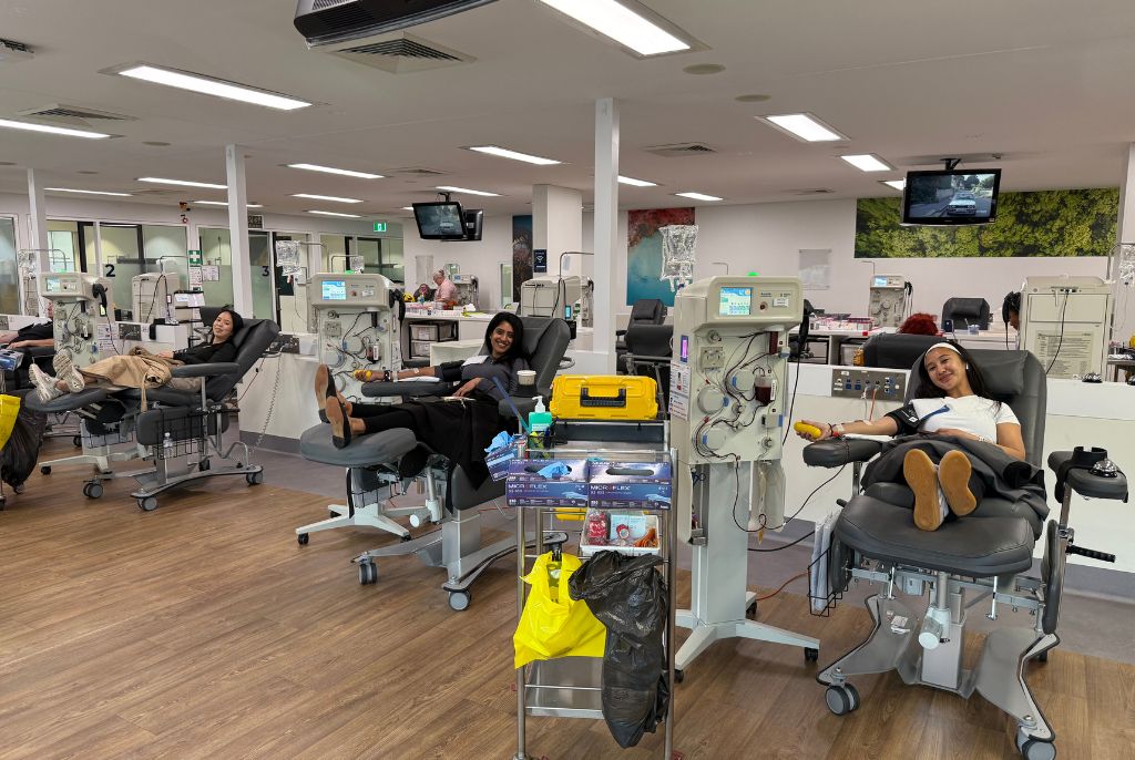 LA team donating blood