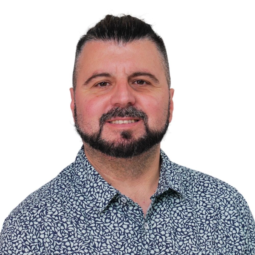 Ben Bunevski, Courier